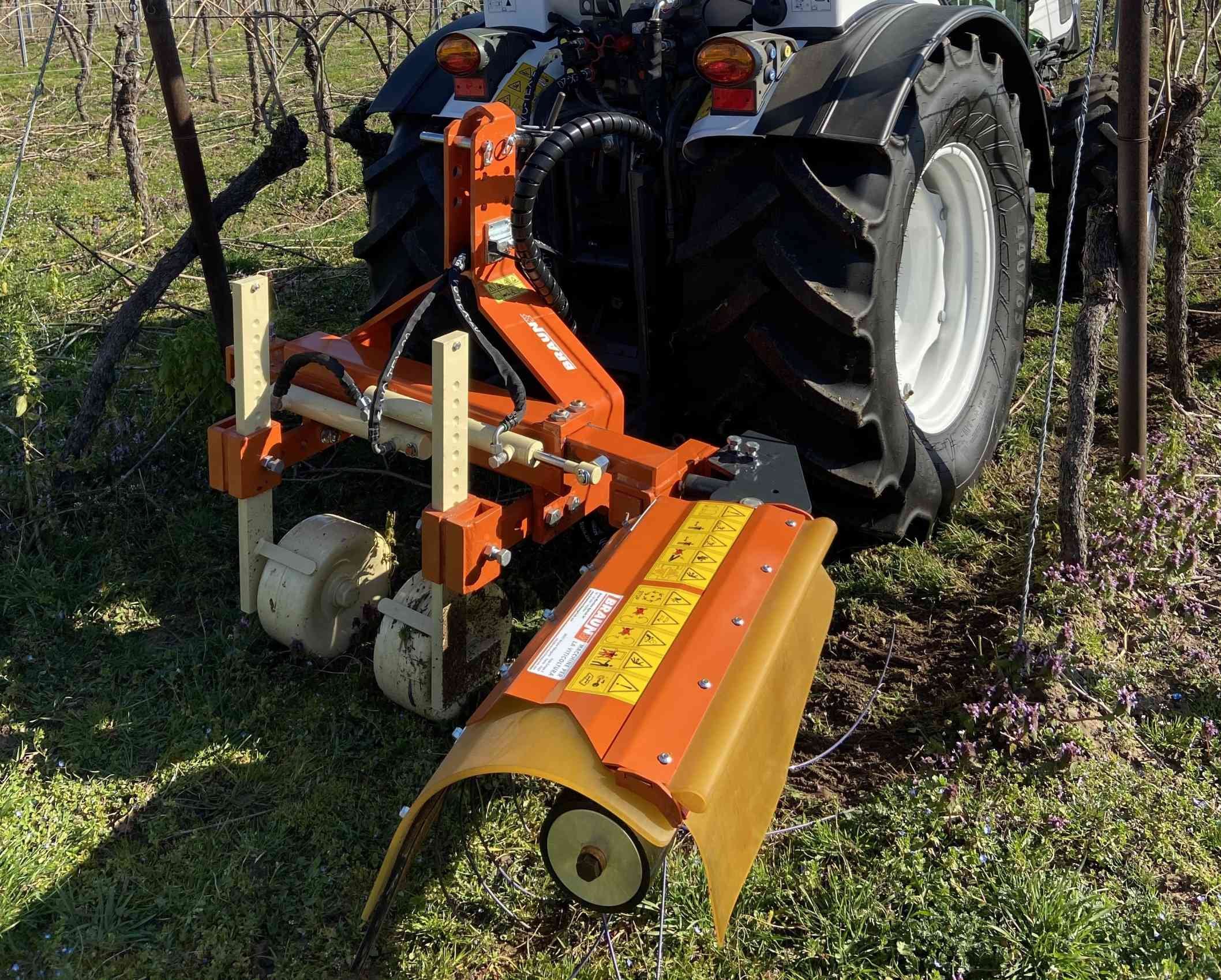 Strunová sekačka BRAUN za traktorem Strunová sekačka BRAUN za traktorem