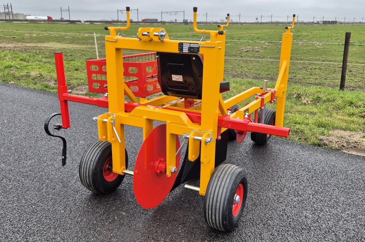 Prořezávací disk namísto radlice vepředu