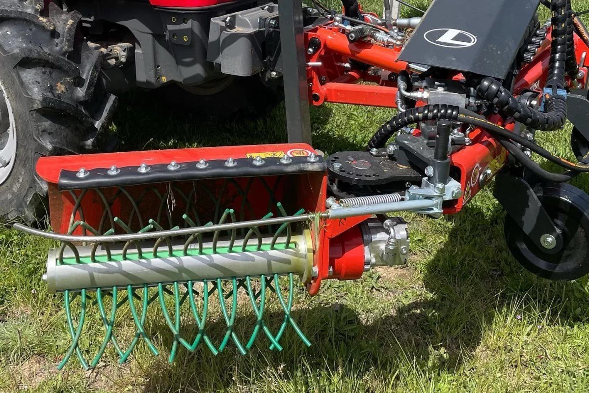Sekce TRF s hydraulickým zaklápěním - účinný a šetrný pracant