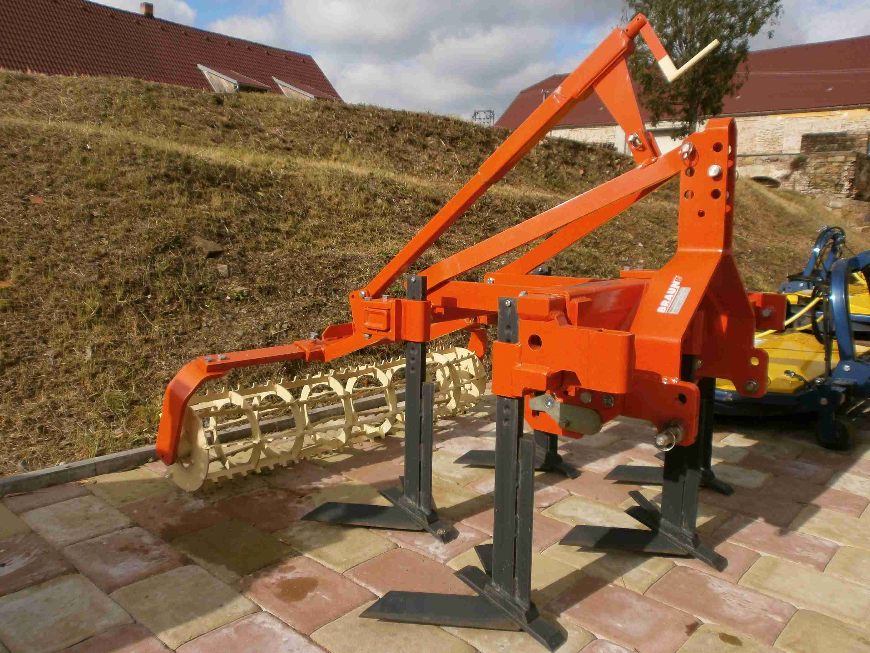 Kultivátor BRAUN Vario připravený k použití